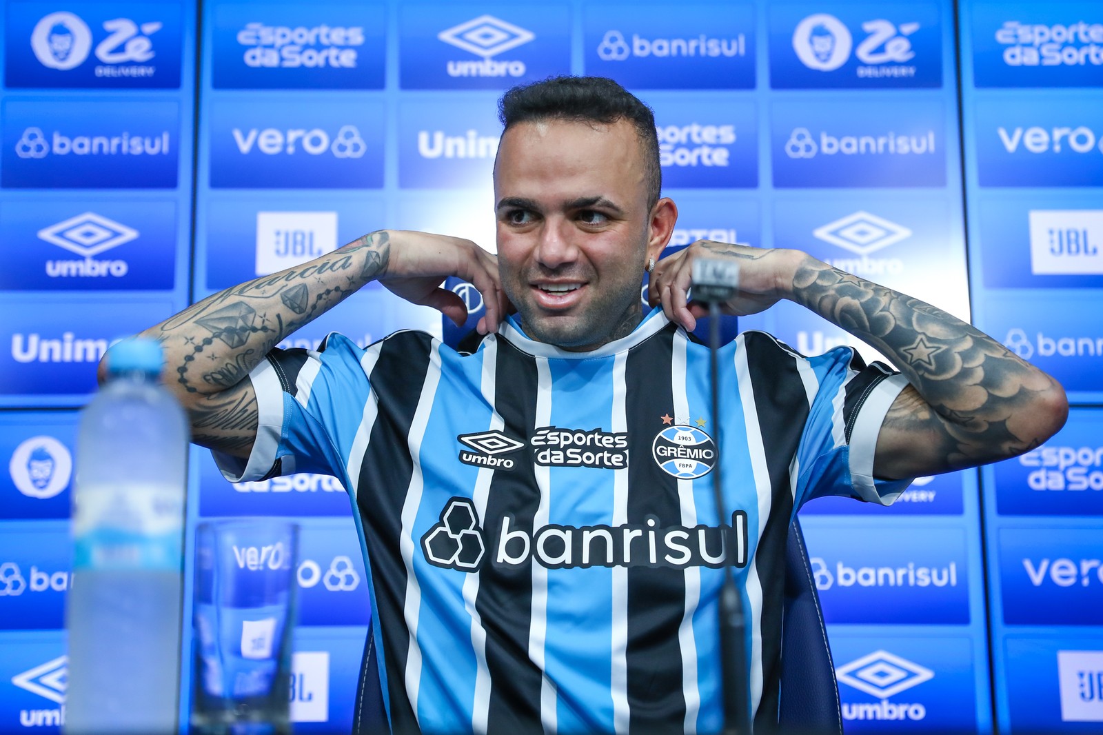 Luan retornou ao Grêmio após passagem no Corinthians — Foto: LUCAS UEBEL/GREMIO FBPA