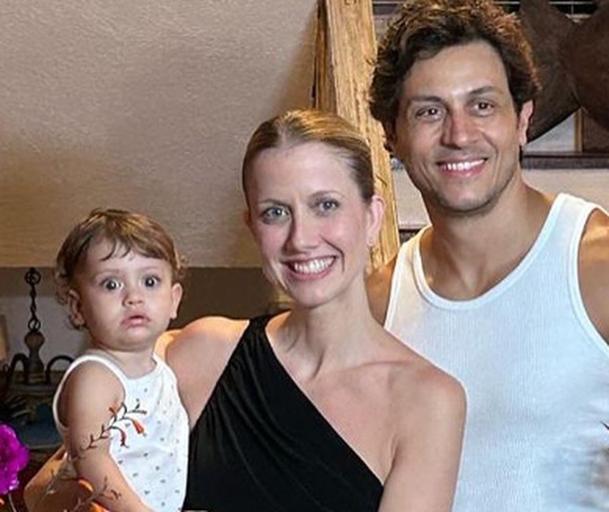 Gabriela Prioli com o marido e a filha