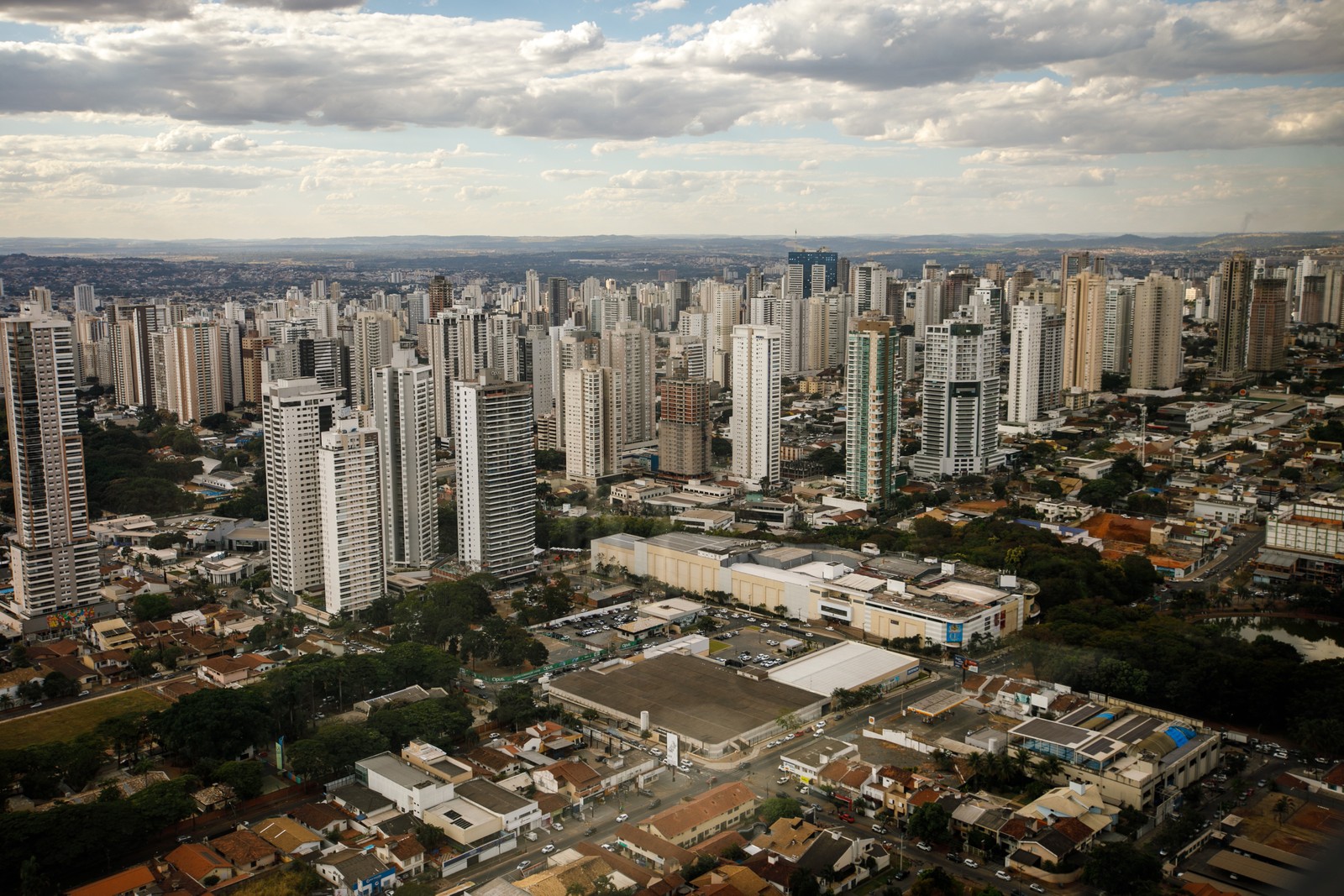  O Censo Demográfico 2022, divulgado pelo Instituto Brasileiro de Geografia e Estatística (IBGE), mostrou que a concentração urbana da Grande Goiânia foi a que mais cresceu no país nos últimos 12 anos. A região teve um salto de 18,9% desde o último levantamento, em 2010. — Foto: Brenno Carvalho / Agência O Globo