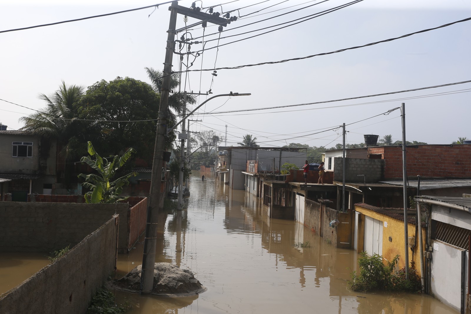 No estado foram três mortos em Nova Iguaçu, um em Belford Roxo, dois em Duque de Caxias, dois em São João de Meriti e três no Rio de Janeiro. — Foto: FABIANO ROCHA