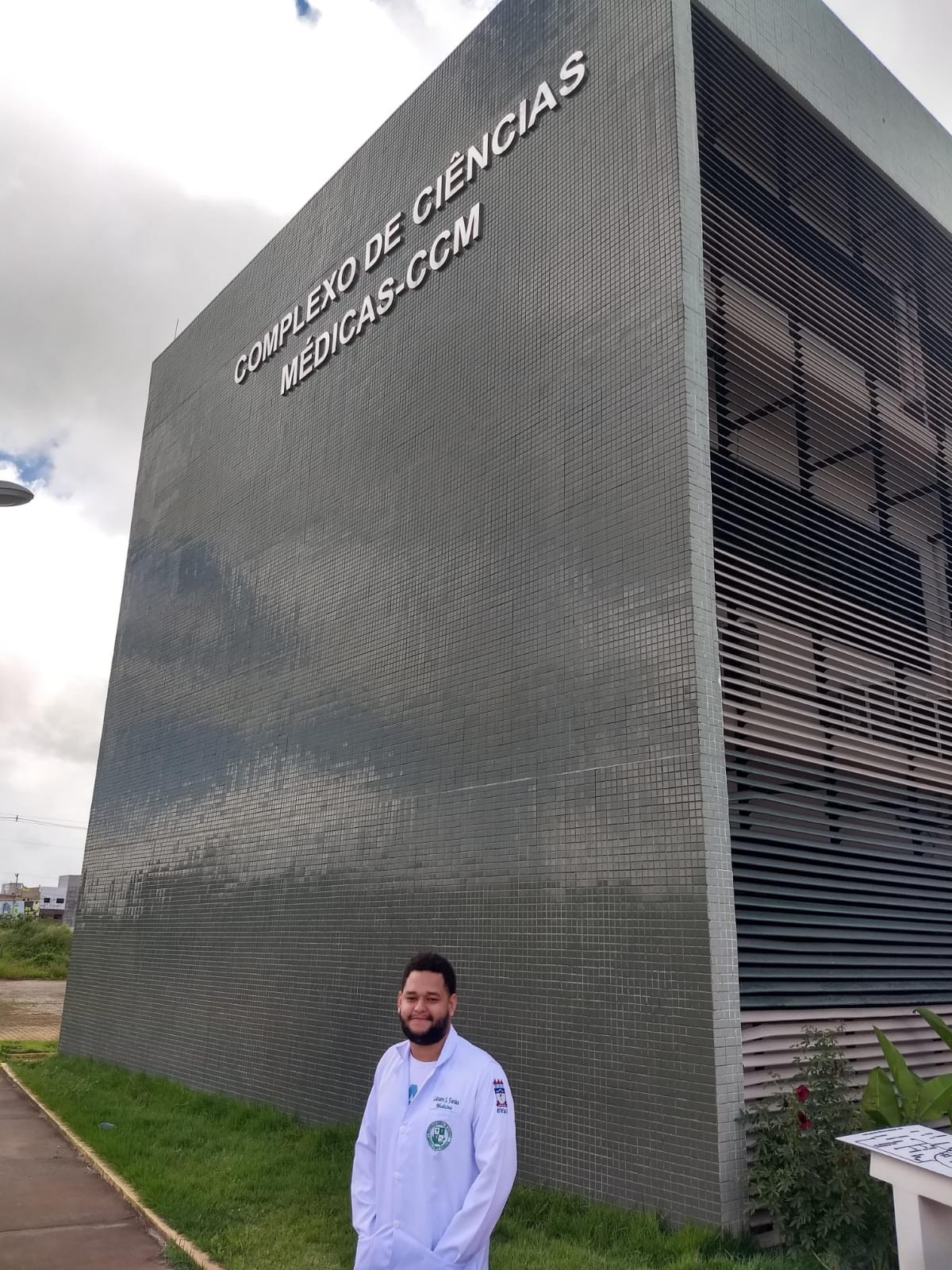 Lázaro Farias, 25, no Complexo de Ciências Médicas da Universidade Federal de Alagoas — Foto: Arquivo pessoal