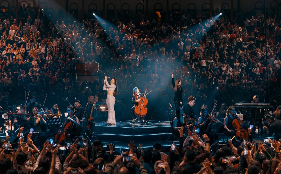 Maiara e Maraisa na gravação do DVD 'Ao vivo em Portugal', em que foram acompanhadas por orquestra clássica — Foto: Flaney Gonzalez/Divulgação