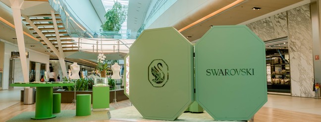 A pop-up store da Swarovski no Village Mall, na Barra da Tijuca, no Rio, exibe o novo conceito Wonderlux das lojas, trazido pelo reposicionamento da marca — Foto: Divulgação/Swarovski