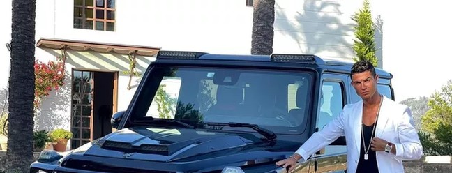 Cristiano Ronaldo coleciona carros de luxo — Foto: Reprodução Instagram