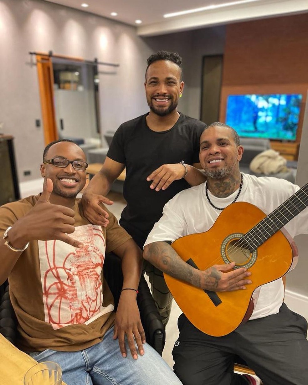 Rodriguinho recebe Thiaguinho no aniversário do seu irmão, o cantor Mr. Dan — Foto: Instagram