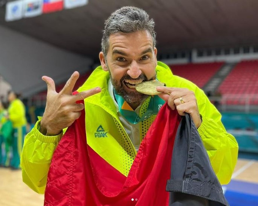 Diego Falcão foi demitido da seleção feminina de basquete após postagens contra o aborto dinamitarem o ambiente interno