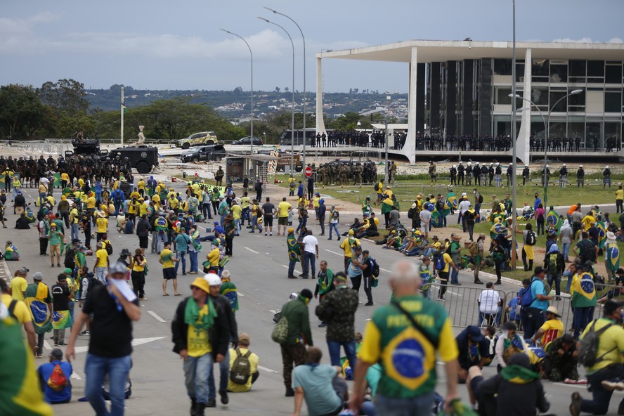 Manifestantes golpistas na Esplanada do Ministério