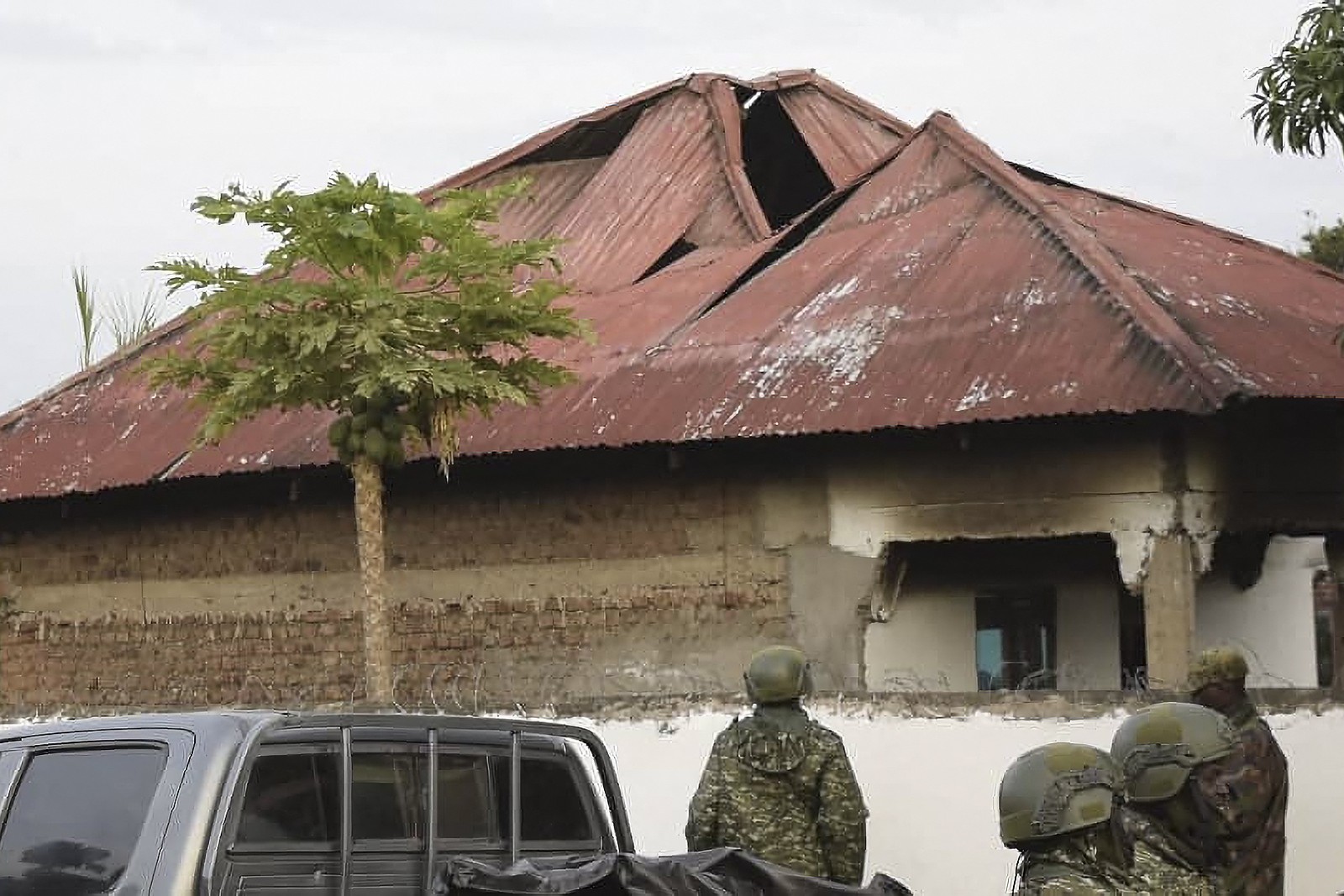 Porta-voz das Forças de Defesa do Povo de Uganda disse que agressores podem ter sequestrado várias pessoas — Foto: AFP