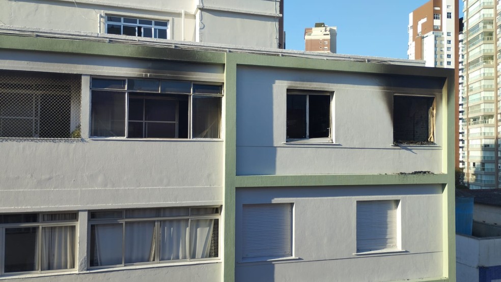 As janelas do apartamento de Zé Celso, no último andar de um prédio no bairro do Paraíso, Zona Sul de SP — Foto: Hyndara Freitas