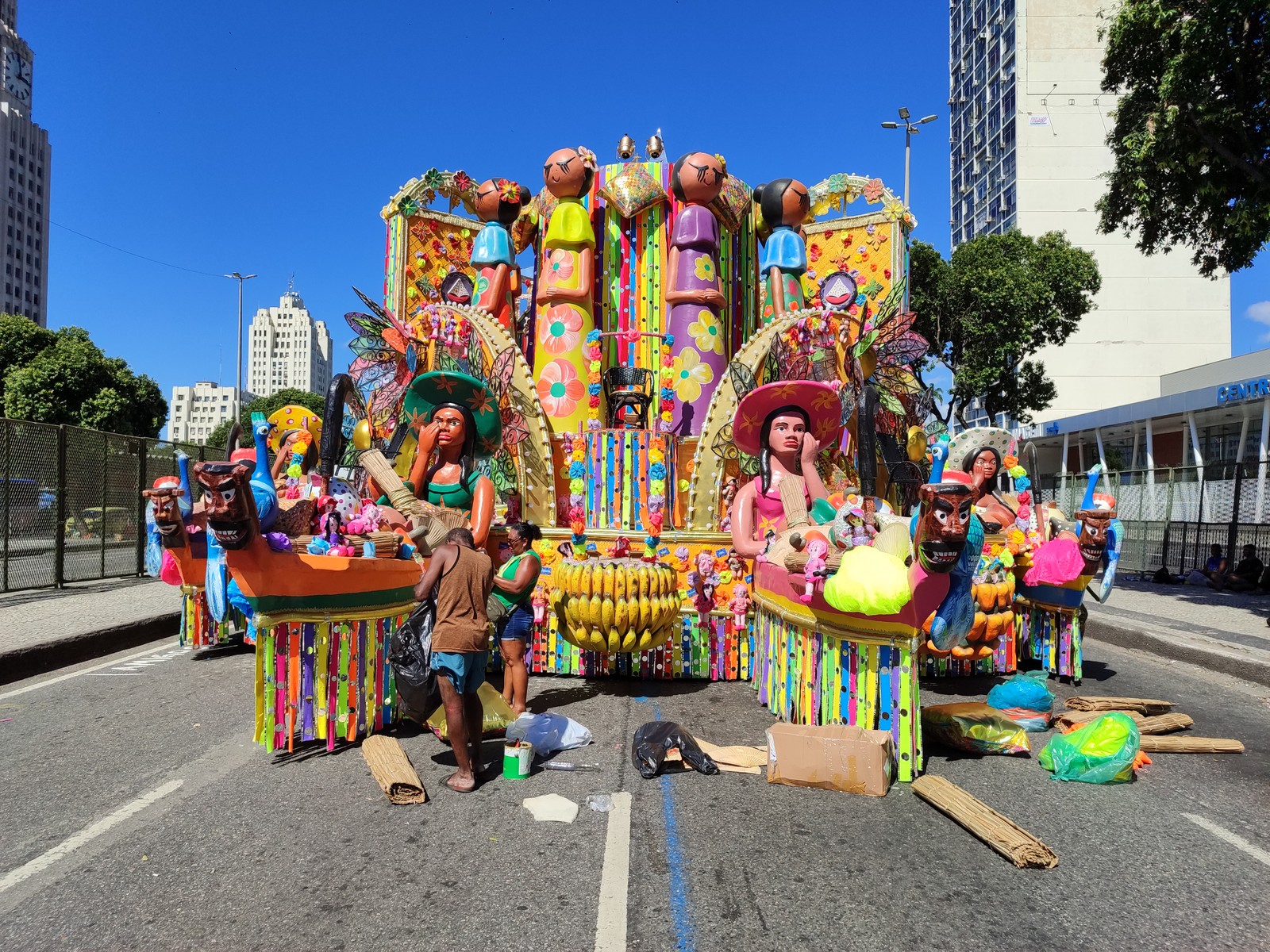 Cores vivas: carro recebe últimos ajustes — Foto: Carmélio Dias