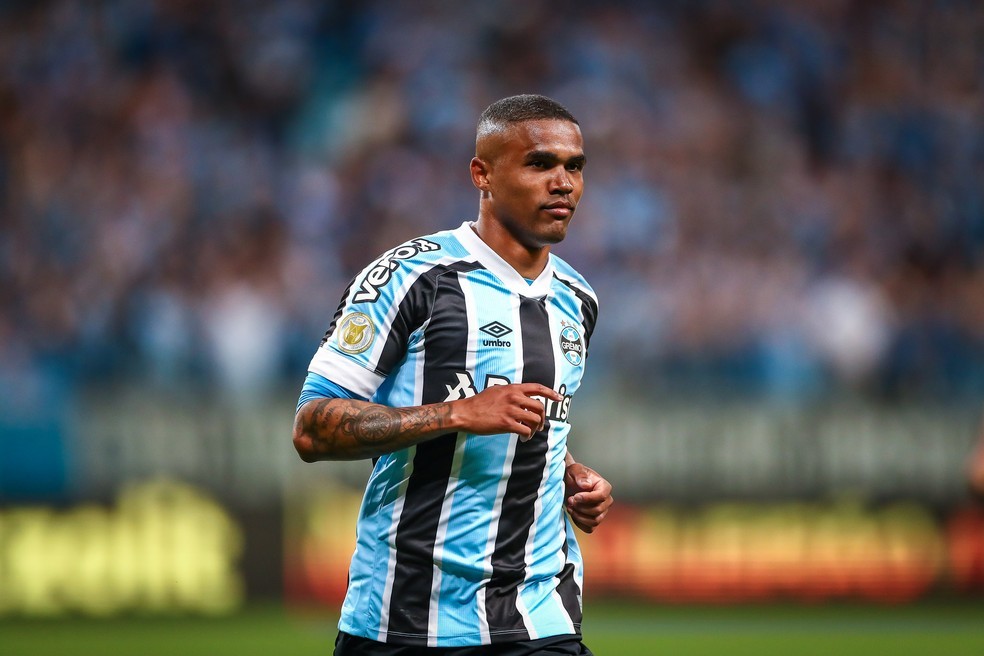 Douglas Costa jogou por Bayern de Munique e Juventus até retornar ao Grêmio em 2021 — Foto: Lucas Uebel/Grêmio/Divulgação