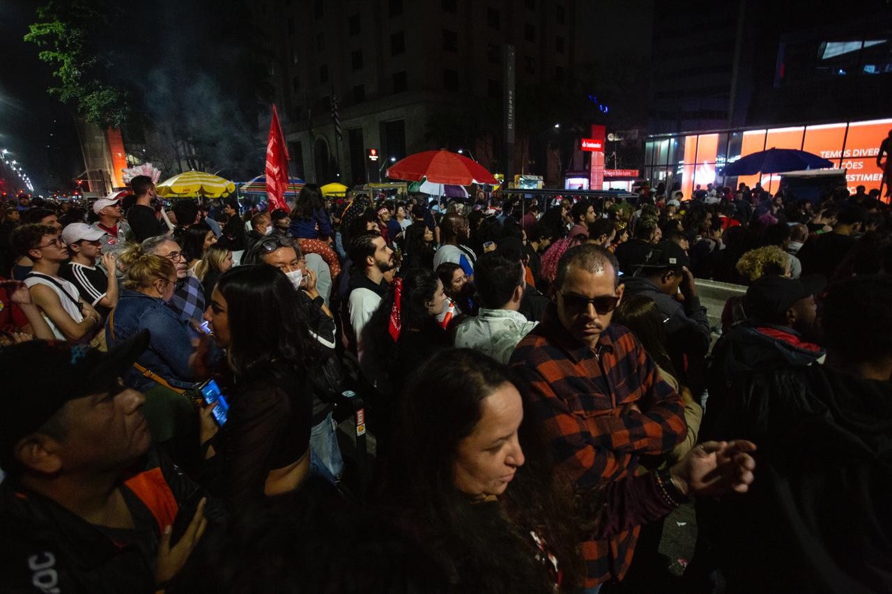 Movimentação de eleitores na Avenida Paulista — Foto: Maria Isabel Oliveira/Agência O Globo