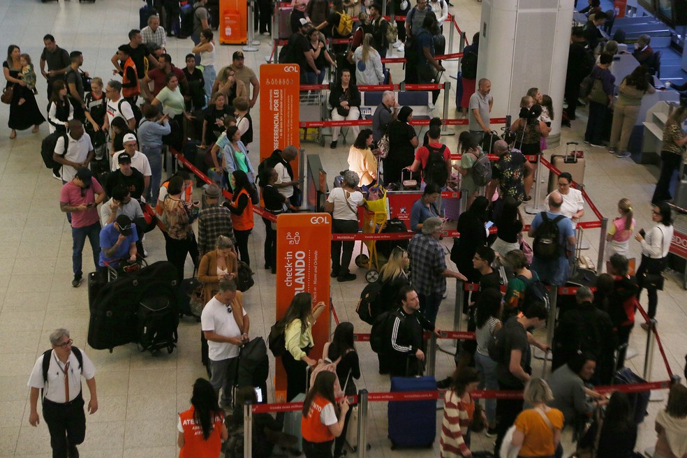 Santos Dumont passou a operar com grande volume de passageiros enquanto Galeão ficou esvaziado — Foto: Lucas Tavares