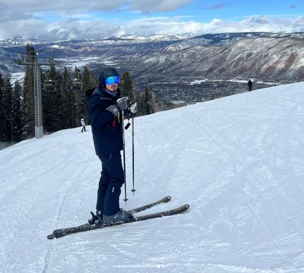 João Guilherme Silva posa esquiando em Aspen — Foto: Reprodução/Instagram