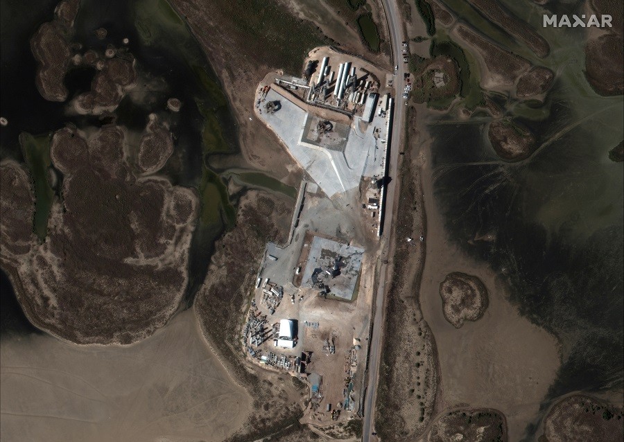 Vista aérea das instalações de lançamento de foguetes da SpaceX em Boca Chica, Texas VIA REUTERS