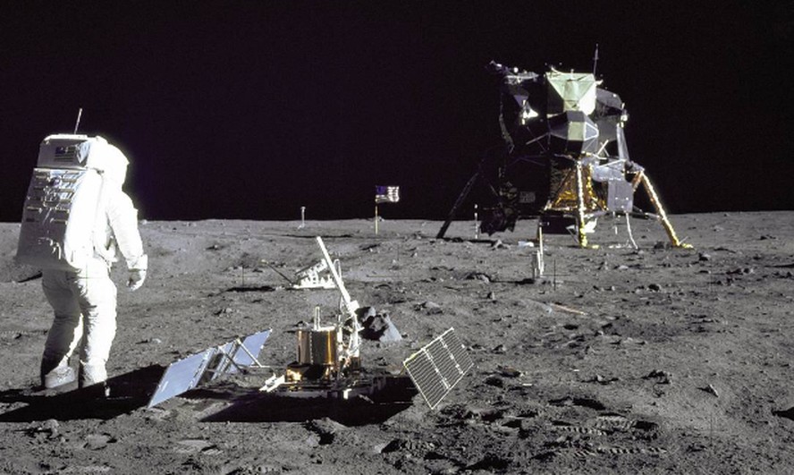Aldrin instala experimentos na superfície da Lua: Apollo 11 trouxe para a Terra 21,5 quilos de amostras da superfície lunar