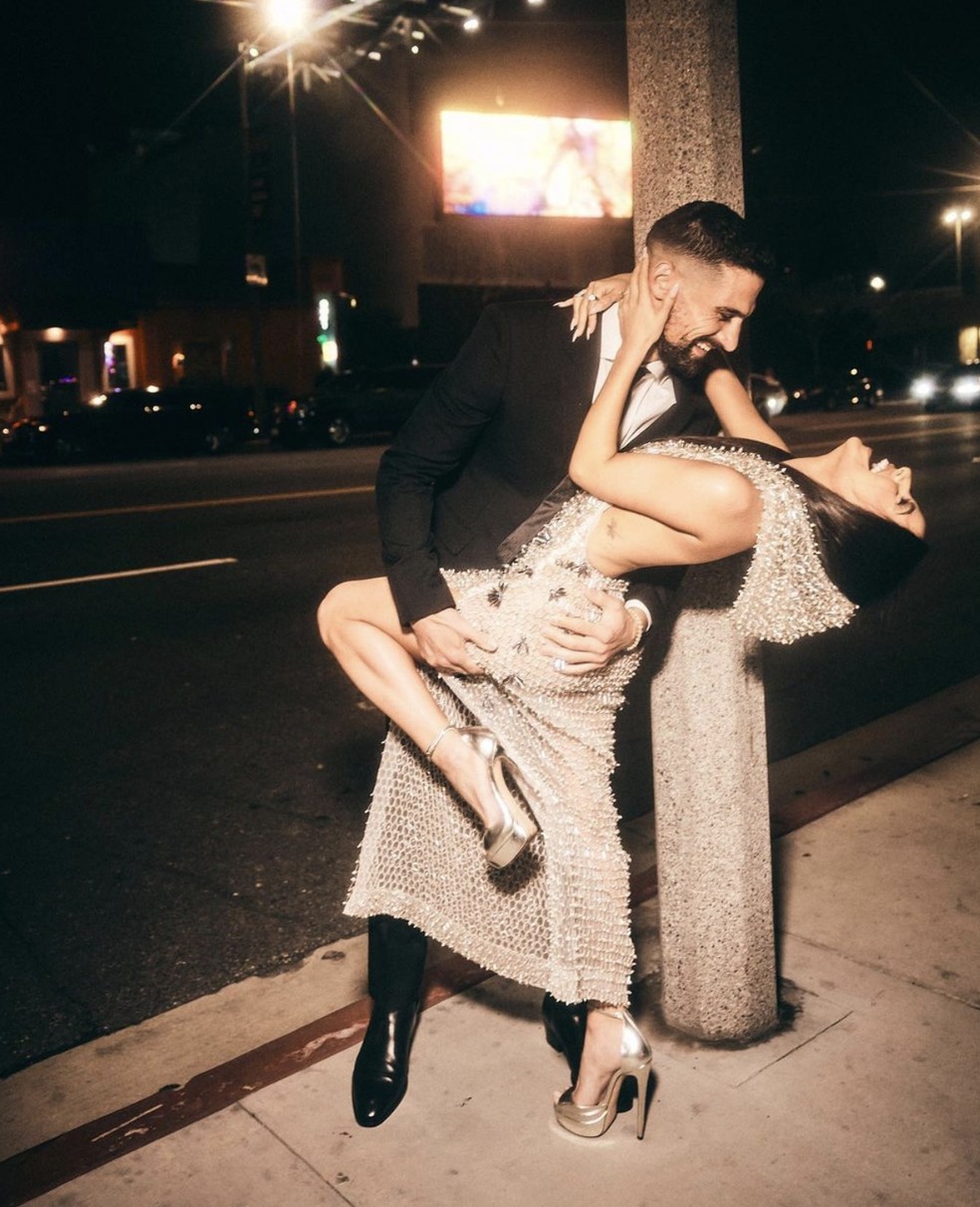 Becky G e o seu ex- noivo, o jogador de futebol Sebastián Lletget — Foto: Reprodução/Redes sociais