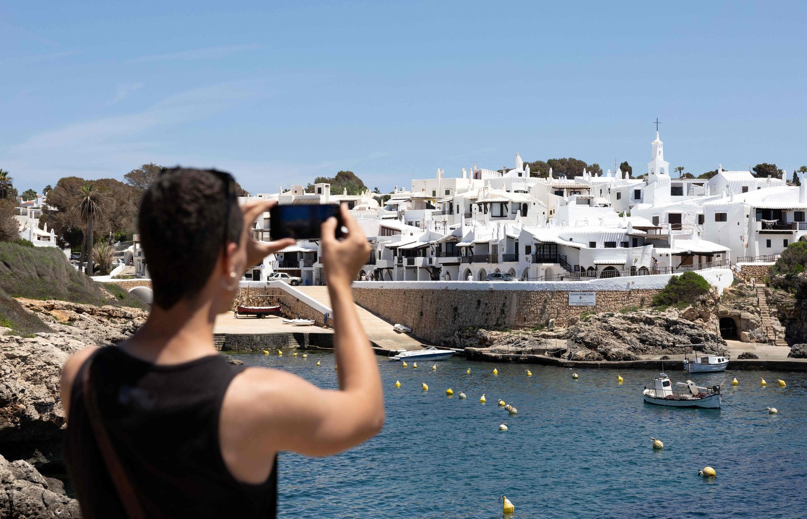 Com pouco mais de 200 moradores fixos, o povoado à beira-mar, recebeu mais de 800 mil visitantes só em 2023 — Foto: Jaime Reina / AFP