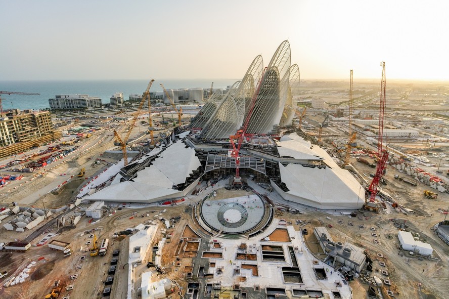 Obras da construção do Museu Nacional Zayed, no Distrito Cultural Saadiyat, em Abu Dhabi: o museu ficará pronto em 2025 e contará a história dos Emirados Árabes Unidos