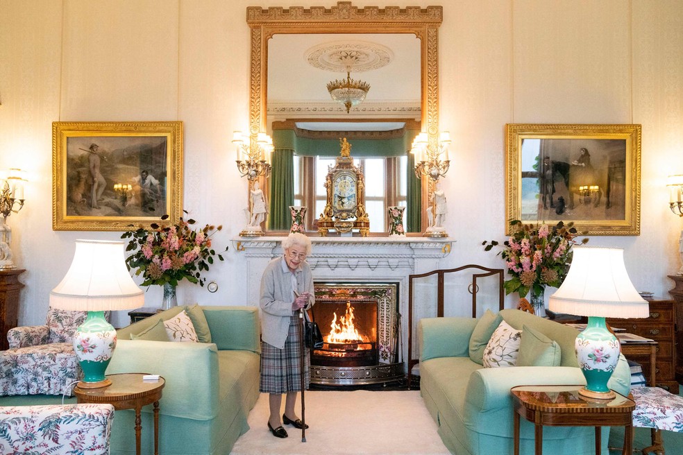 A rainha Elizabeth II no Castelo de Balmoral — Foto: JANE BARLOW/AFP