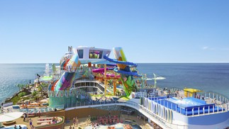 Uma das novidades do Icon of the Seas será a piscina de borda infinita suspensa a 40 metros de altura, na parte traseira do navio — Foto: Divulgação