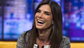 O segredo de beleza de estrelas como Sandra Bullock para manter pele sempre jovem