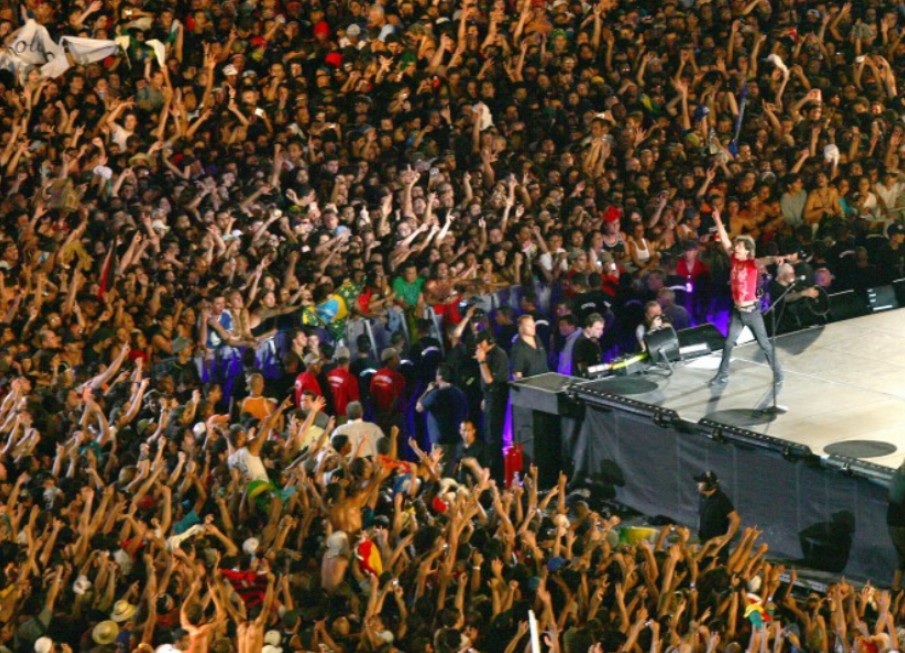 Mick Jagger em show dos Stones na Praia de Copacaba em 2006 — Foto: Ivo Gonzalez/Agência O GLOBO