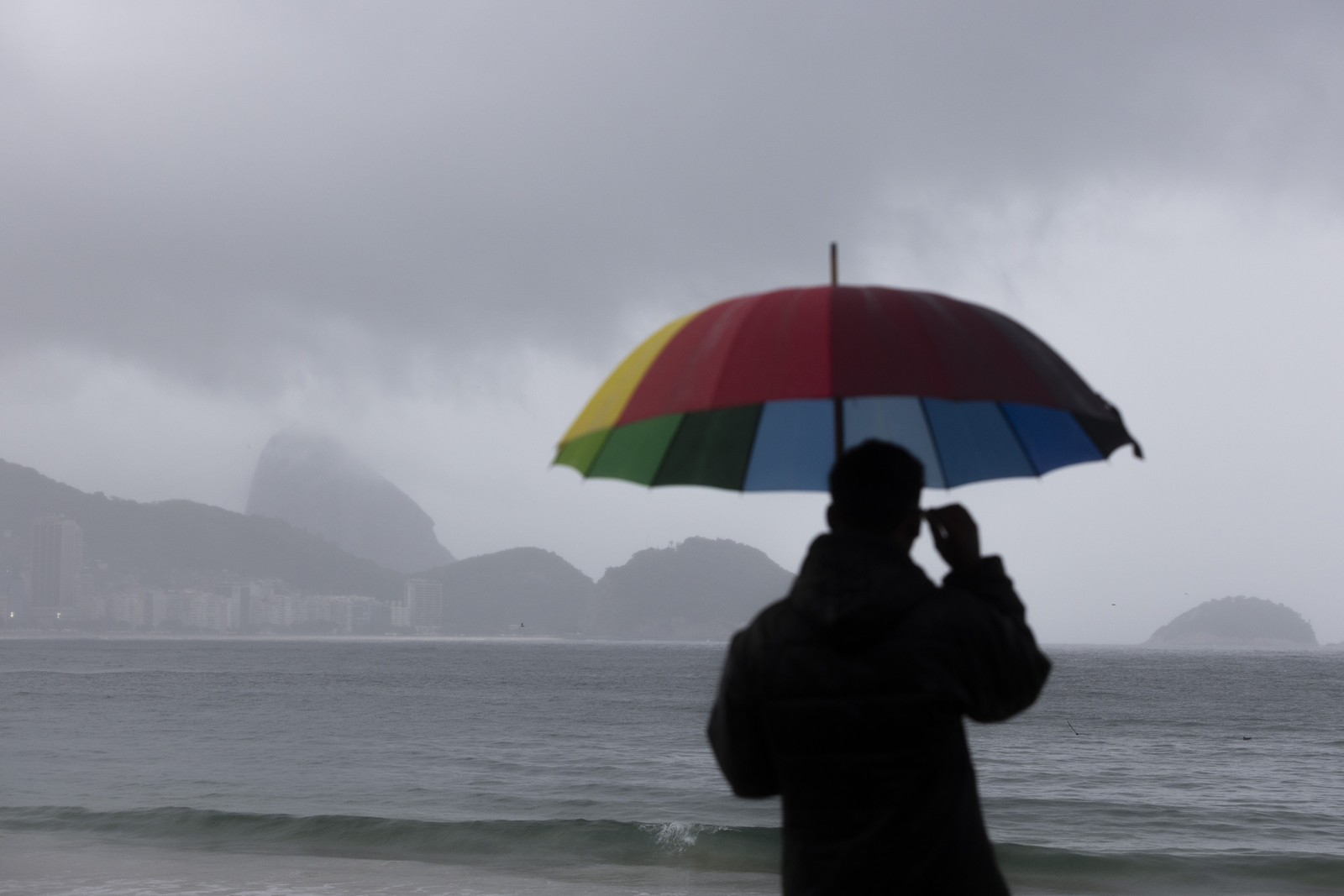 Dia frio e com chuva no Rio de Janeiro — Foto: Márcia Foletto