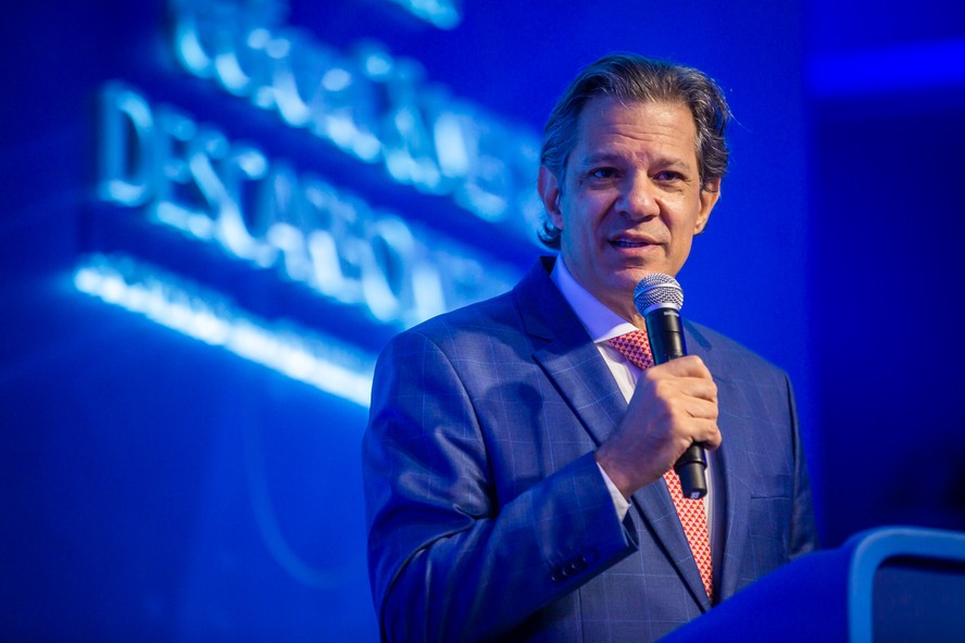 Ministro Fernando Haddad. Depois da piora das previsões do FMI, ministro cobra do Congresso medidas de ajuste fiscal.