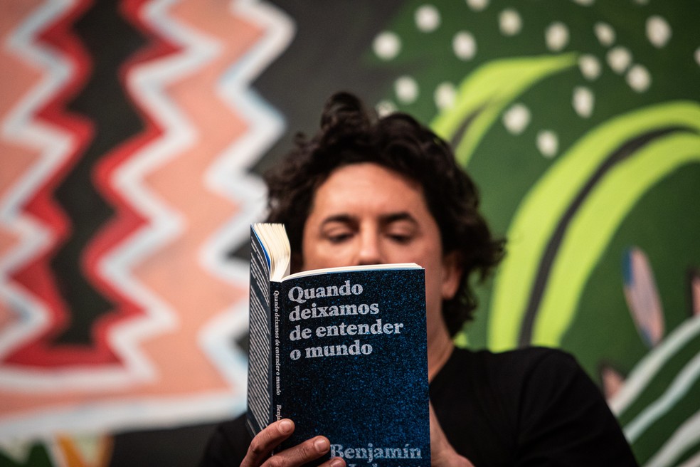 Escritor chileno Benjamín Labatut em Paraty — Foto: Hermes de Paula/Agência O Globo