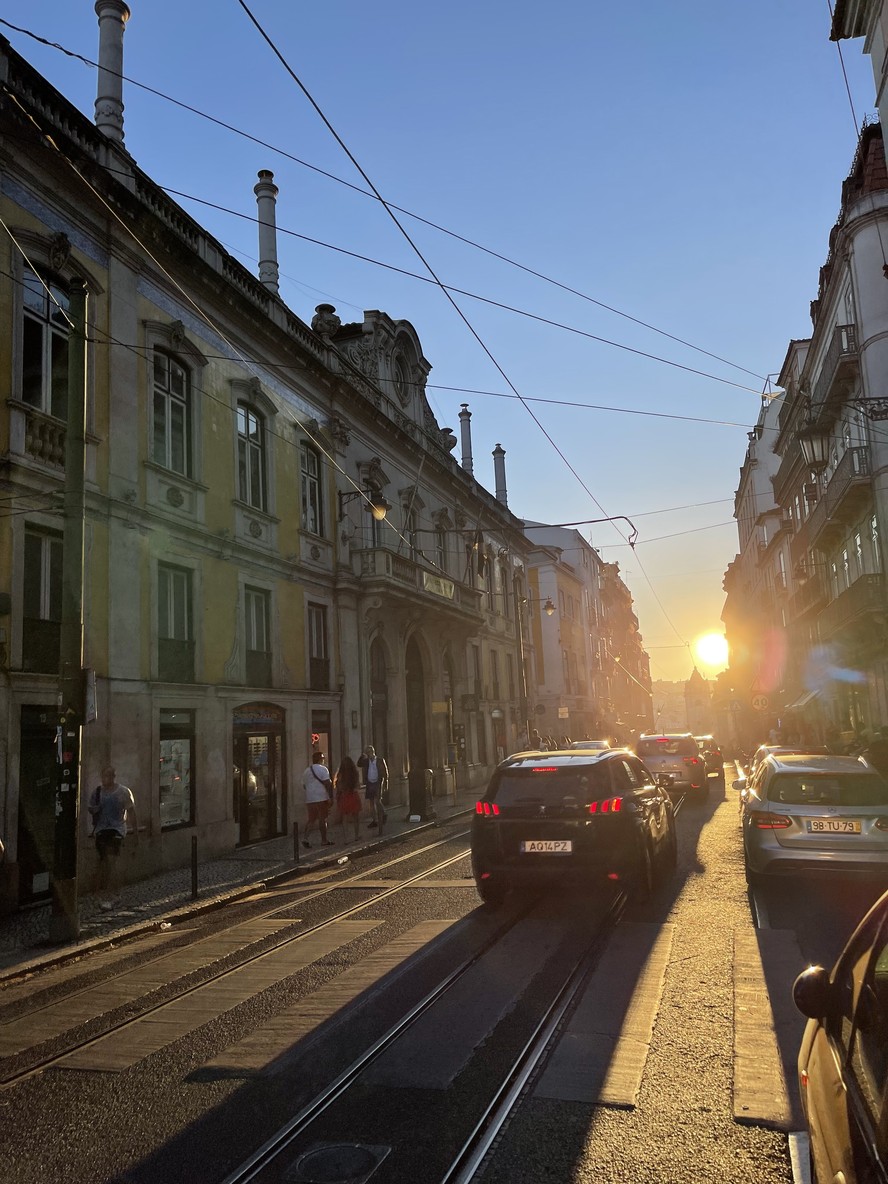 De volta para casa. Dificuldades para conseguir emprego e custo de vida alto levam brasileiros a retornar de Portugal