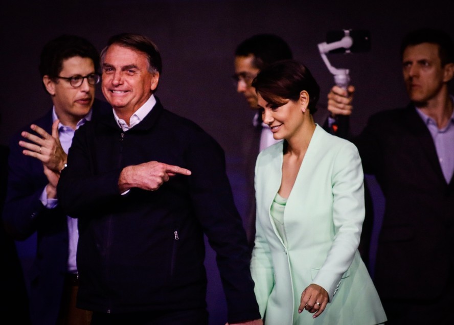 Bolsonaro e Michelle em culto em 2022