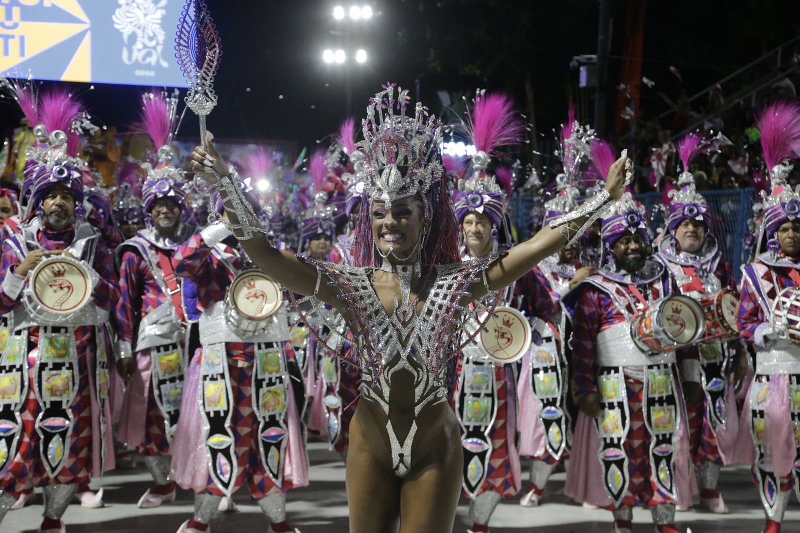 Erika Januza, rainha de bateria da Unidos do Viradouro — Foto: Domingos Peixoto