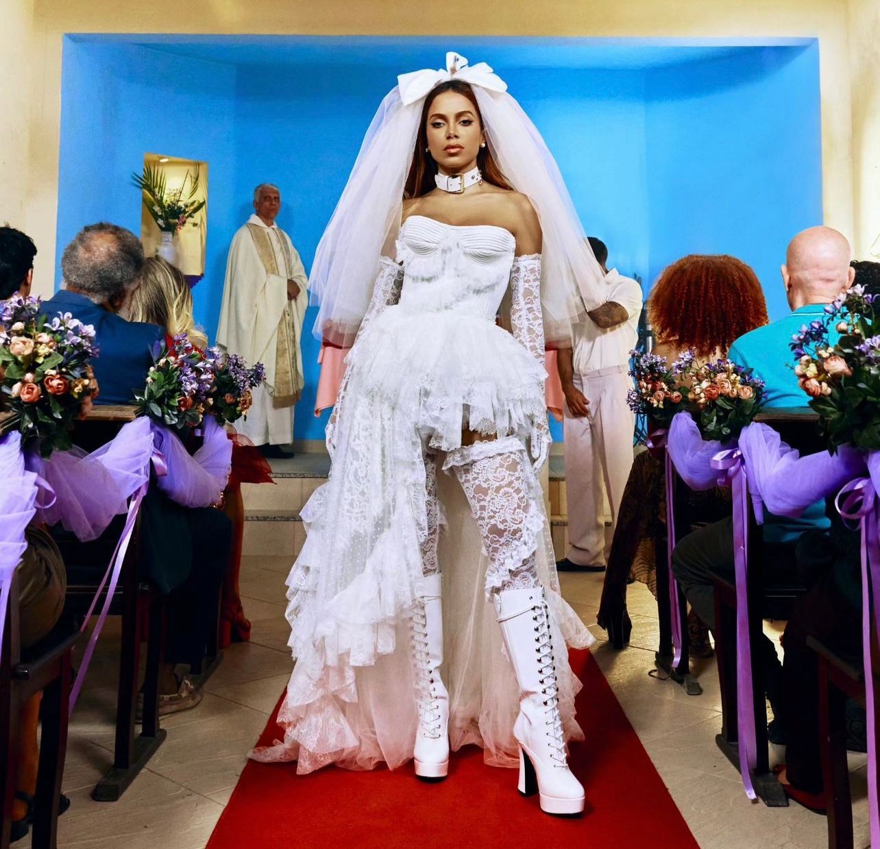 Anitta vestida de noiva em "Used to be": pegada funk melody — Foto: Reprodução