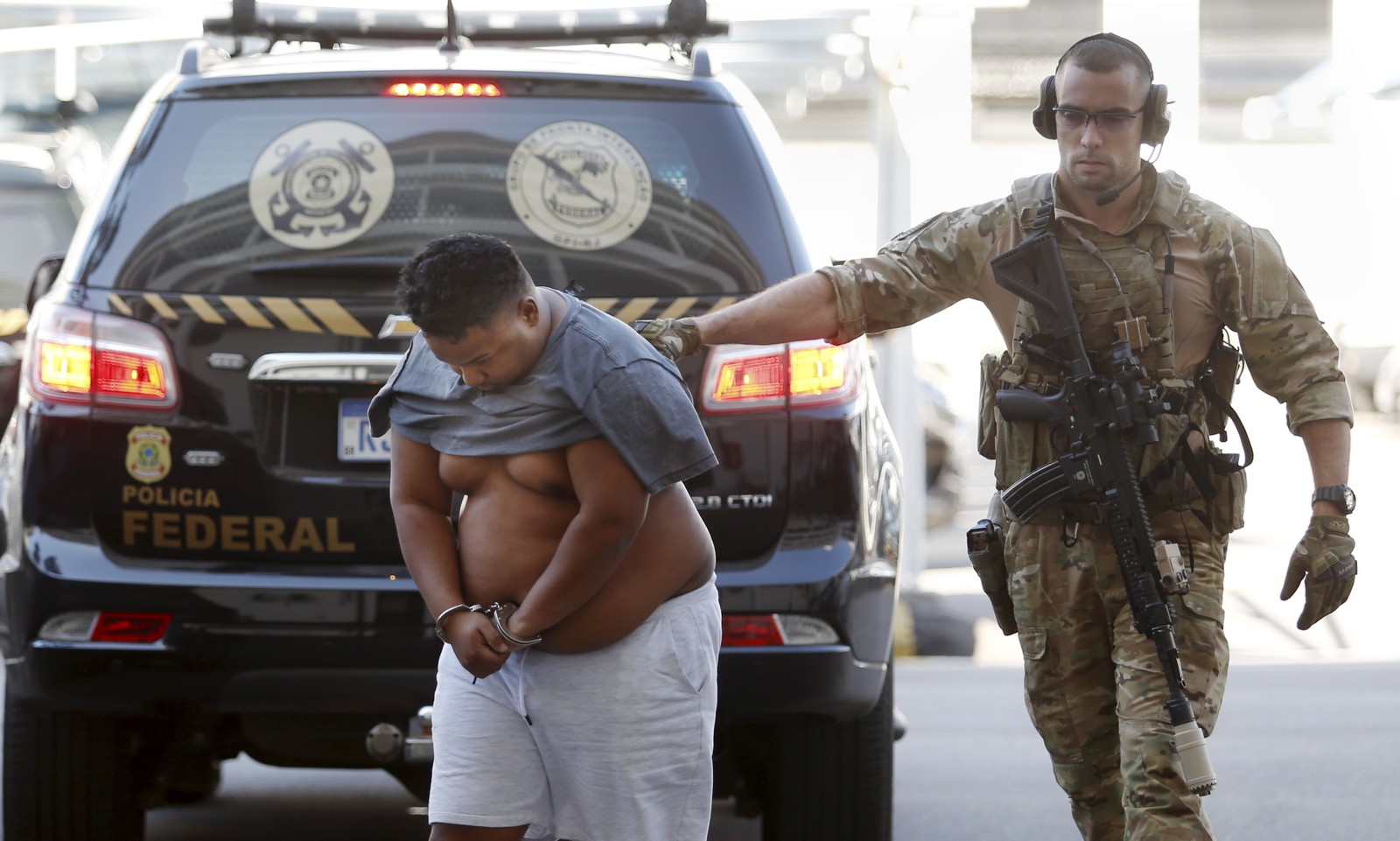 Operação da Polícia Federal busca miliciano Zinho e 22 comparsas — Foto: Fabiano Rocha/Agência O Globo