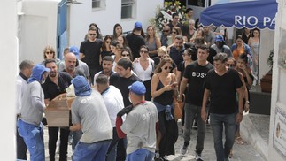 Velório e sepultamento de Rodrigo Marinho Crespo, no Cemitério São João Batista, em Botafogo. — Foto: Fabio Rossi / Agência O Globo