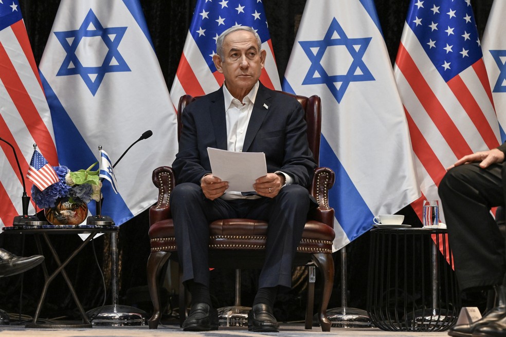 O primeiro-ministro Benjamin Netanyahu durante uma reunião em Israel com o presidente Joe Biden sobre a guerra com o Hamas na Faixa de Gaza, em 18 de outubro de 2023 — Foto: Kenny Holston/The New York Times