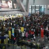 Passageiros lotam saguão de aeroporto internacional de Manila após 'apagão global' - Ted ALJIBE / AFP