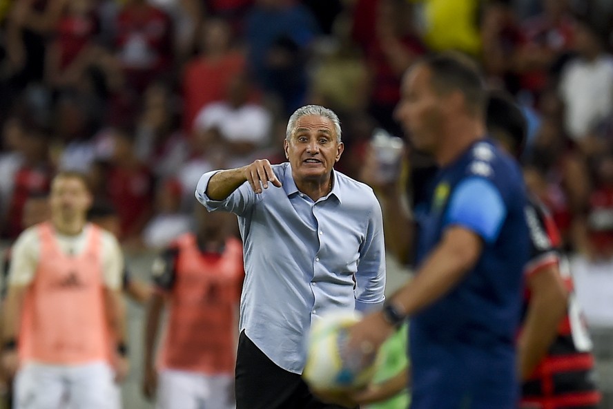 Tite durante o empate entre Flamengo e Cuiabá, no Maracanã