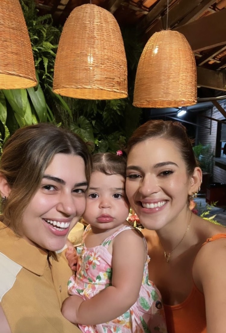 Vivian Amorim com a filha na festa de Ana Clara