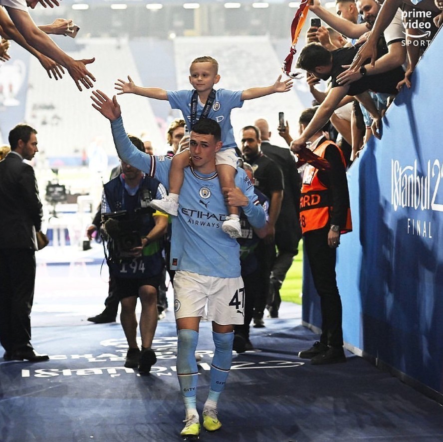 Ronnei Foden, filho de Phil Foden, tem só 4 anos e a conta dele no Instagram já acumula 2,8 milhões de fãs