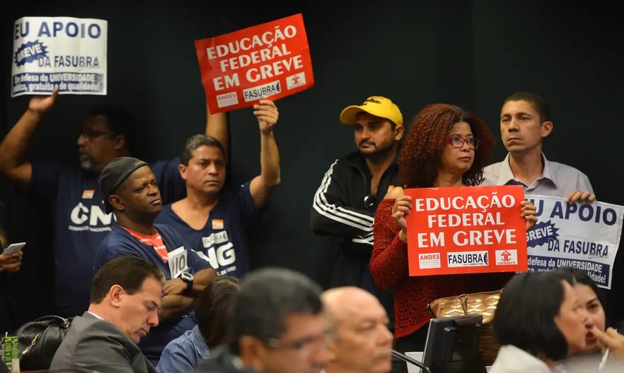 Servidores federais de institutos de educação iniciam greve nesta quarta-feira