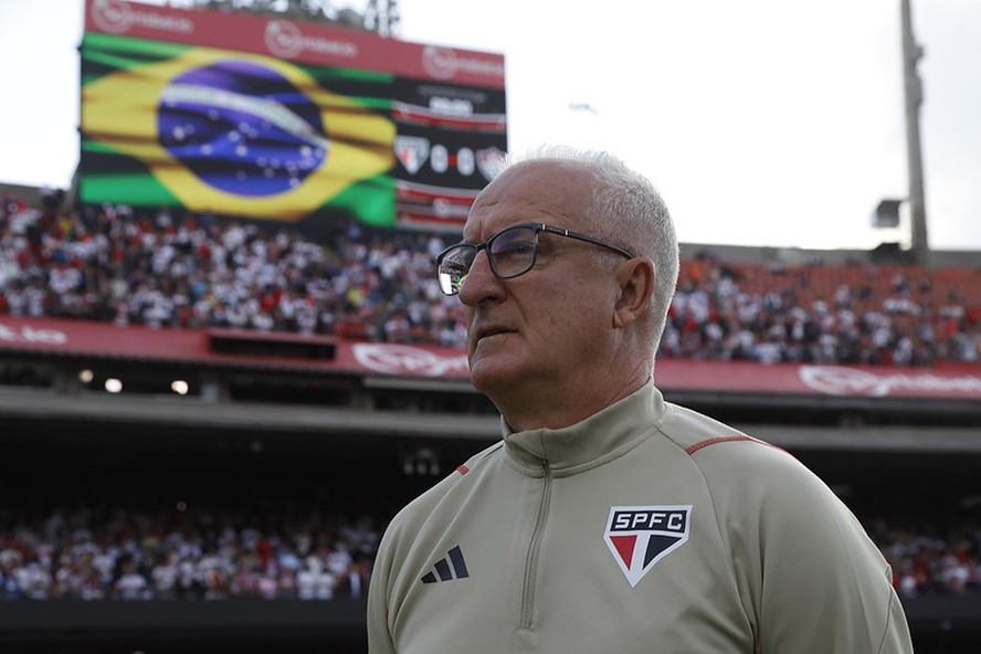 O técnico Dorival Junior deixou o São Paulo para assumir a seleção brasileira