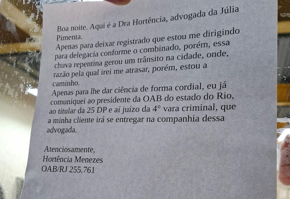 Ofício enviado a 25ª DP pela advogada de Júlia Pimenta — Foto: Arquivo pessoal