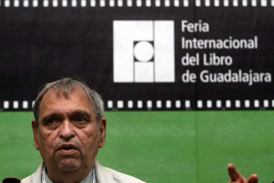 O poeta venezuelnao  Rafael Cadenas, em 2009