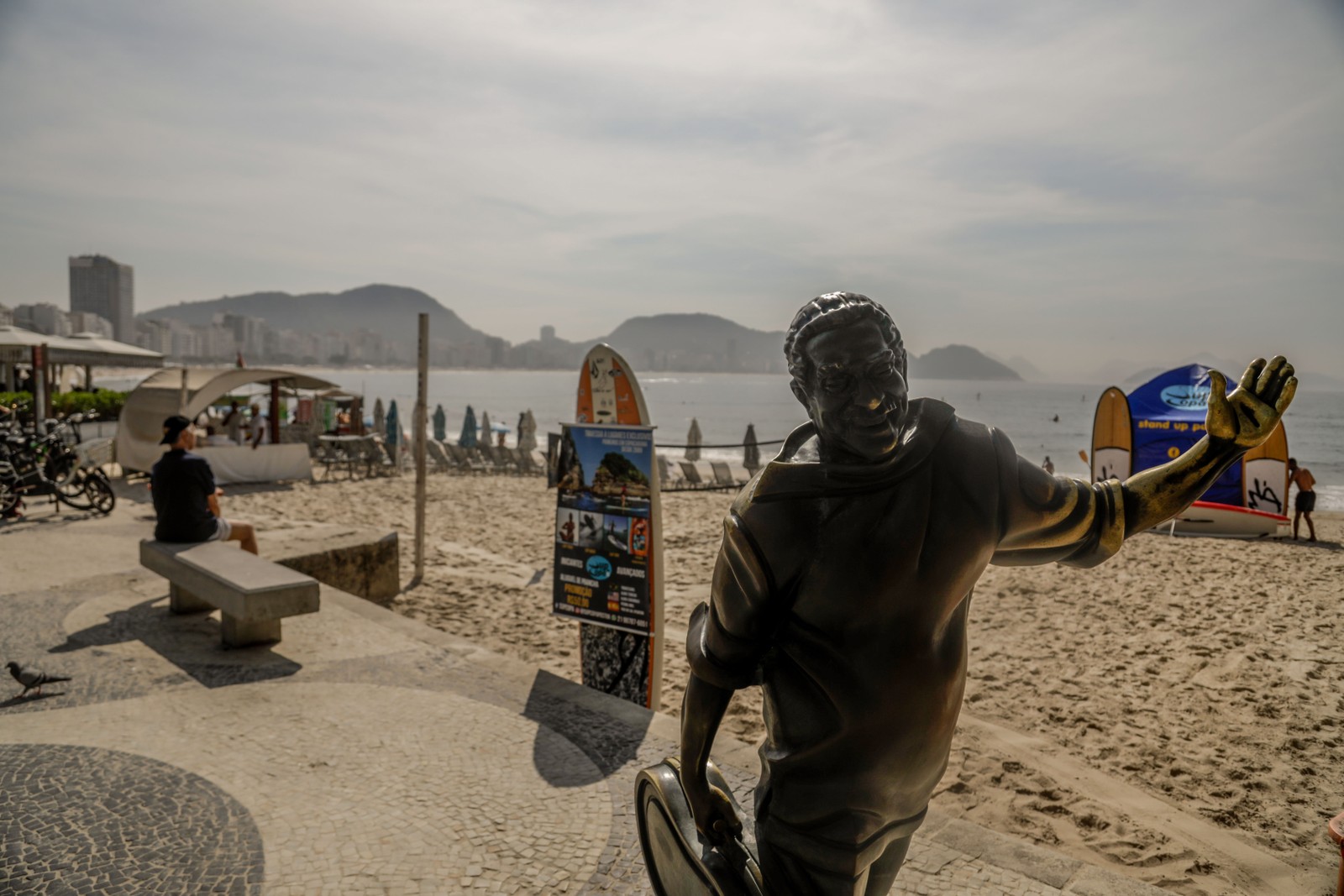 Maioria dos negros homenageados com estátuas é esportista ou músico, como Caymmi— Foto: Gabriel de Paiva / Agência O Globo