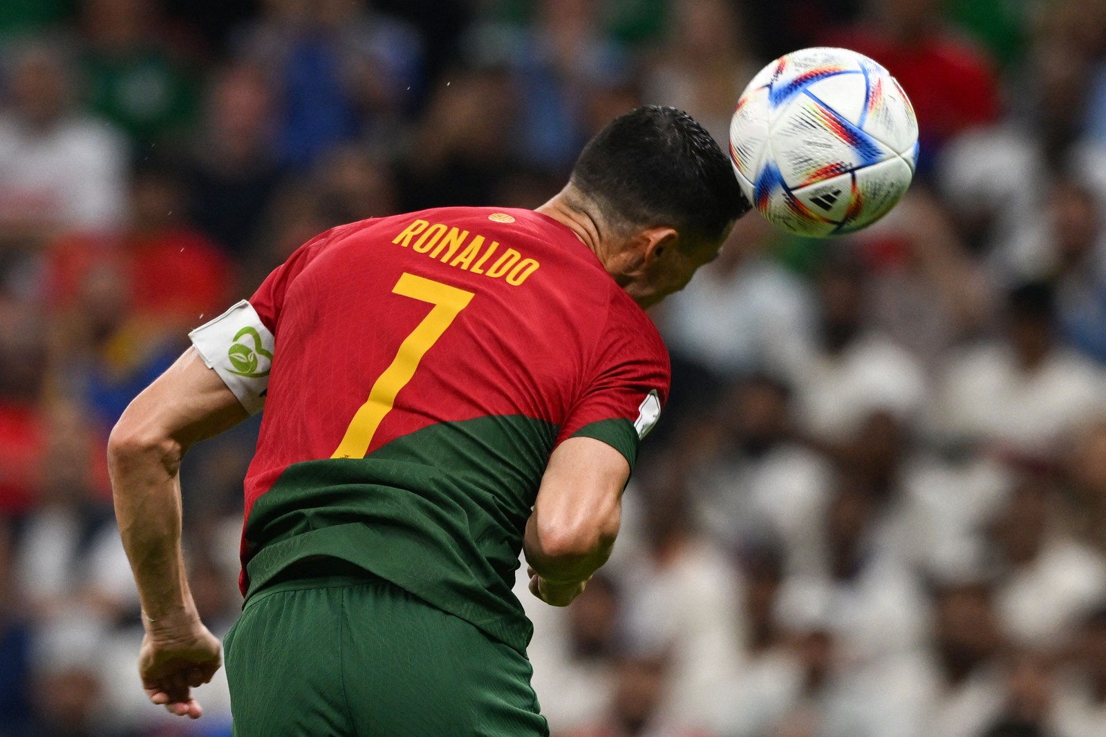 Cristiano Ronaldo marca o primeiro gol de Portugal  — Foto: Pablo PORCIUNCULA / AFP
