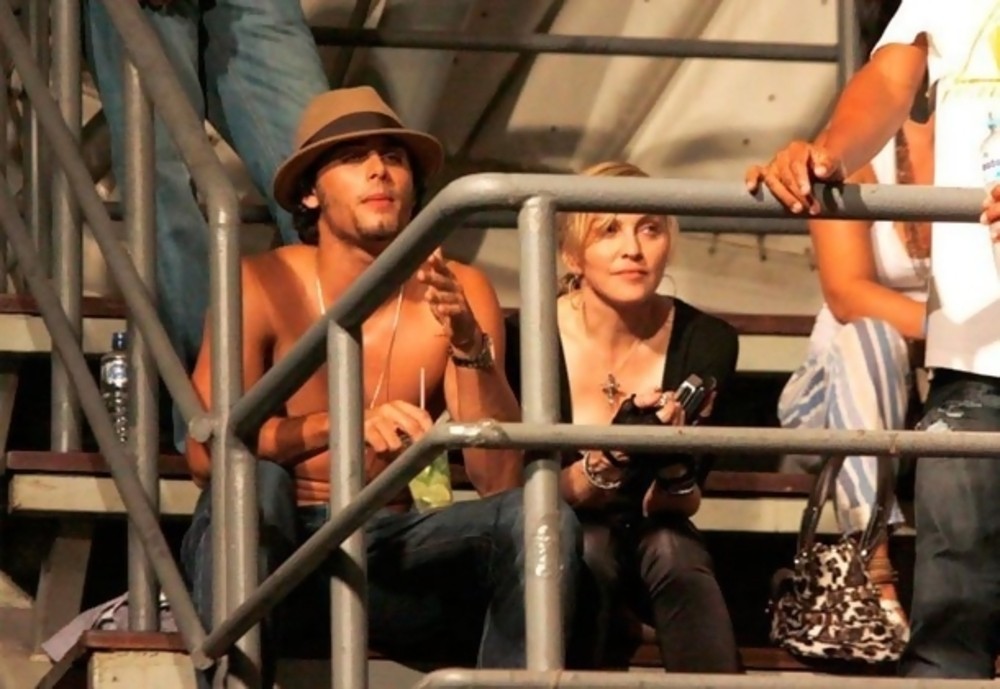 Madonna e Jesus Luz no show do Rappa, em 2010, no Circo Voador, no Rio de Janeiro — Foto: Reprodução/TV Globo