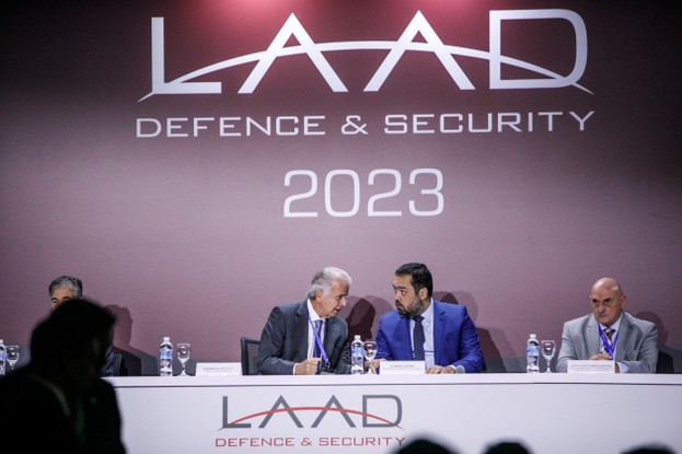 Governador Cláudio Castro e representantes de poderes públicos estiveram na abertura da feira LAAD Defence & Security 2023