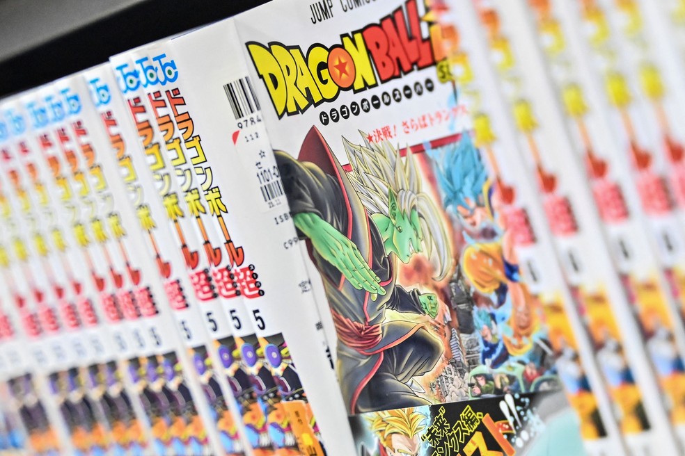 Mangás de 'Dragon Ball' em loja de Tóquio — Foto: Richard A. Brooks / AFP